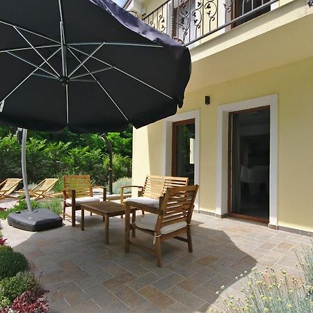 Holiday House With Pool Cavle Ngoại thất bức ảnh