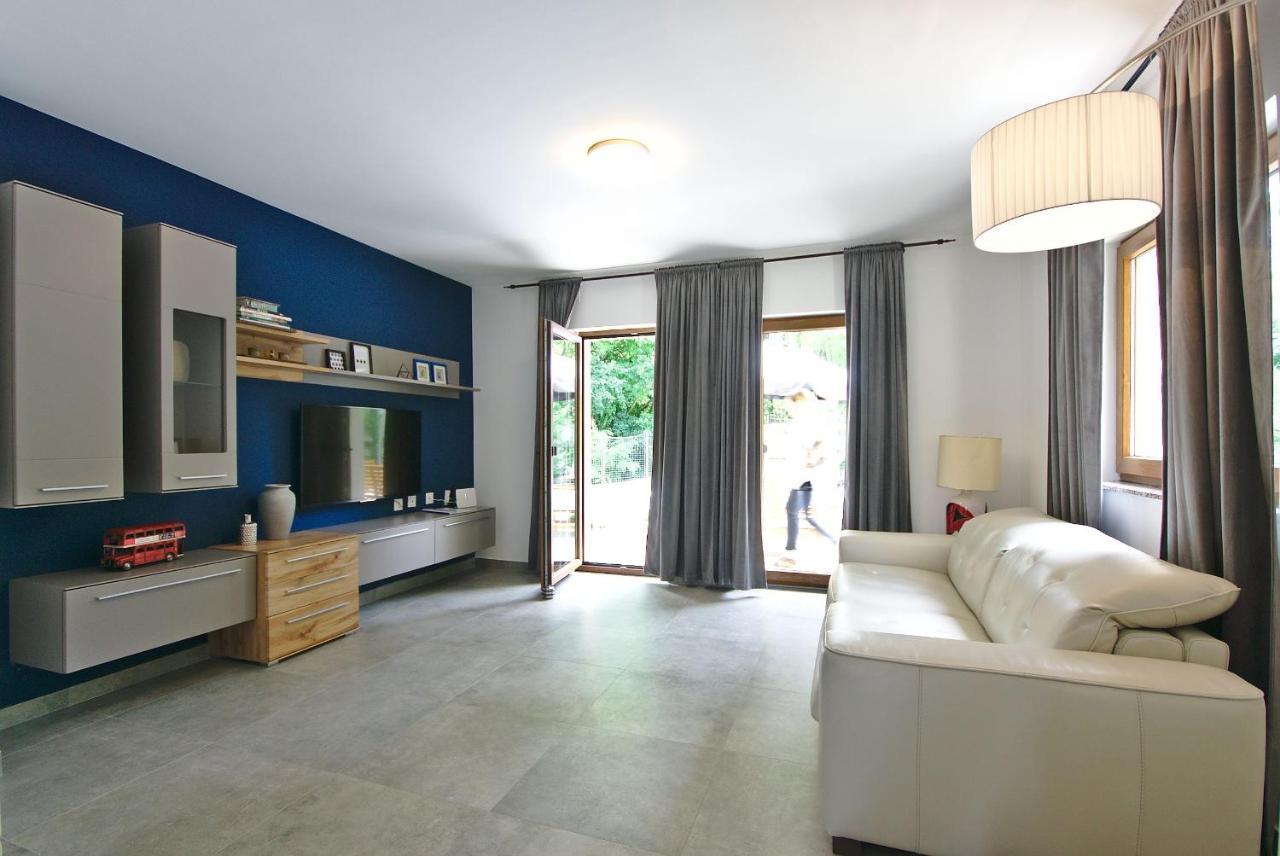 Holiday House With Pool Cavle Ngoại thất bức ảnh