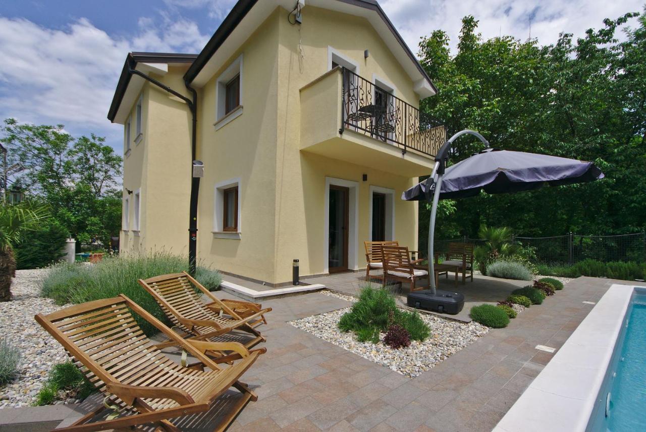 Holiday House With Pool Cavle Ngoại thất bức ảnh