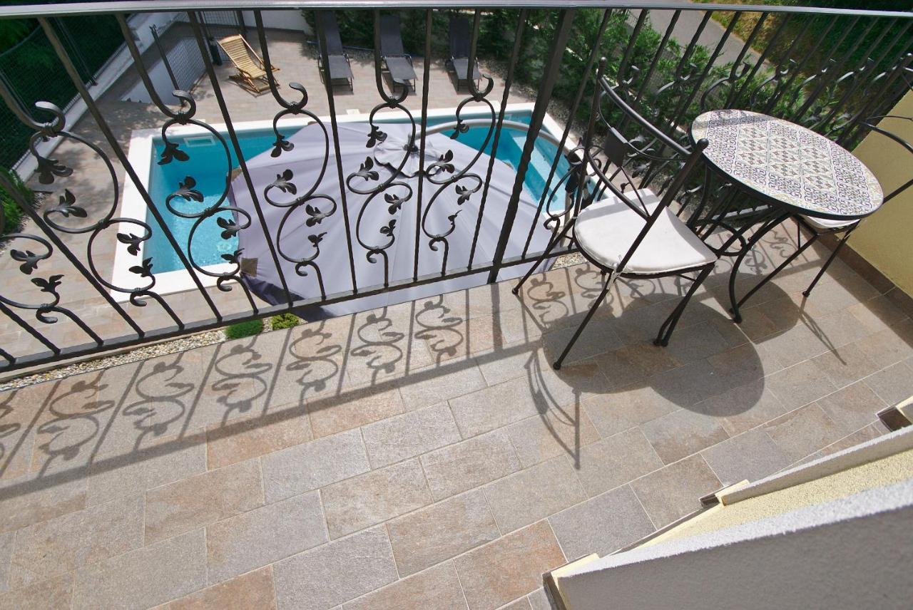 Holiday House With Pool Cavle Ngoại thất bức ảnh