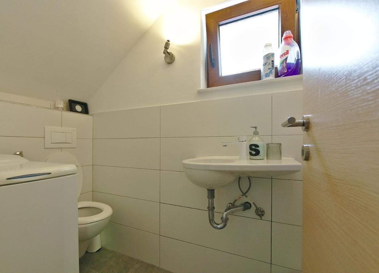 Holiday House With Pool Cavle Ngoại thất bức ảnh